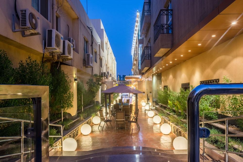 Al Muhaidb Al Takhasosi Suites Riad Exterior foto